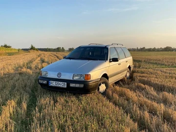Авто Volkswagen Passat Variant 1990 № 8121392