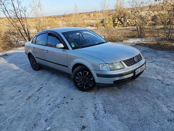 Авто Volkswagen Passat Sedan 1998 № 8124135