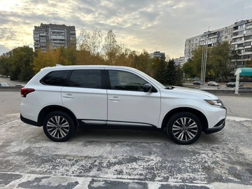 Авто Mitsubishi Outlander 2020 № 8125151