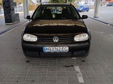 Авто Volkswagen Golf 2000 № 8126129