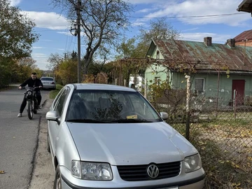 Авто Volkswagen Polo 2000 № 8127031