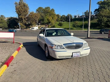 Авто Lincoln Town Car 2003 № 8127527