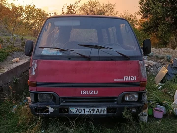 Авто Isuzu Midi Груз  1992 № 8128207