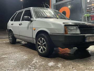 Авто ВАЗ 2109 1991 № 8130177