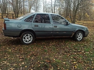 Авто Opel Vectra 1989 № 8132547