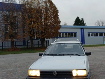 Авто Volkswagen Passat Variant 1988 № 8133386