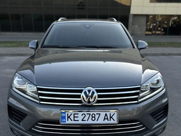 Авто Volkswagen Touareg 2015 № 8133565