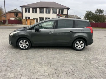 Авто Peugeot 5008 2012 № 8135272