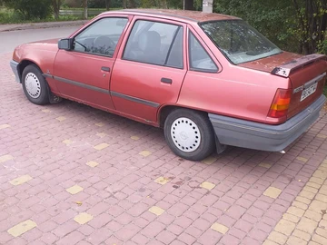 Авто Opel Kadett 1988 № 8135388