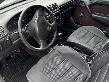 Авто Opel Vectra 1988 № 8135512
