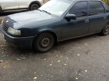 Авто Opel Vectra 1992 № 8137065