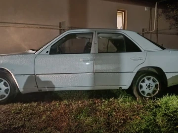 Авто Mercedes 230 1985 № 8137451