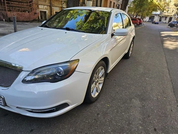 Авто Chrysler 200 2013 № 8137598