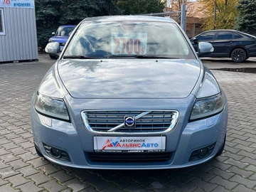 Авто Volvo V50 2010 № 8137772
