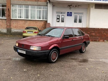 Авто Volkswagen Passat Sedan 1989 № 8137786