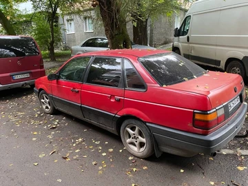 Авто Volkswagen Passat Sedan 1989 № 8137952