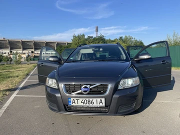 Авто Volvo V50 2010 № 8137973