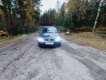 Авто Volkswagen Golf 2000 № 8139153