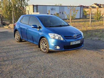 Авто Toyota Auris 2010 № 8140423