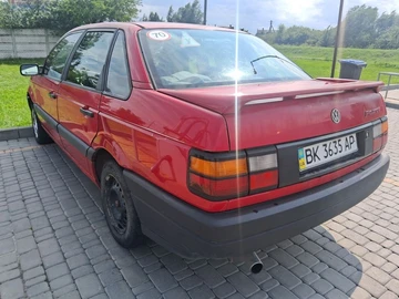 Авто Volkswagen Passat Sedan 1989 № 8142493