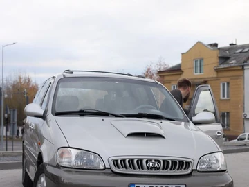 Авто KIA Carnival 2000 № 8142502