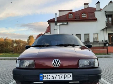 Авто Volkswagen Passat Variant 1992 № 8142622