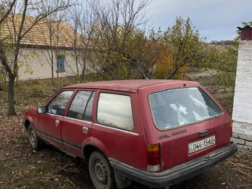 Авто Opel Rekord 1982 № 8142656