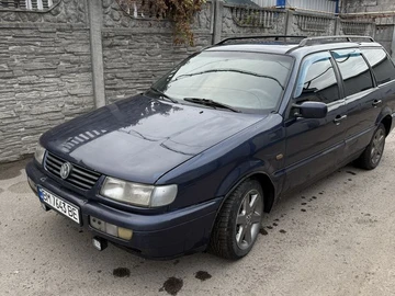 Авто Volkswagen Passat Variant 1994 № 8142781
