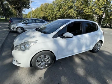 Авто Peugeot 208 2013 № 8143300