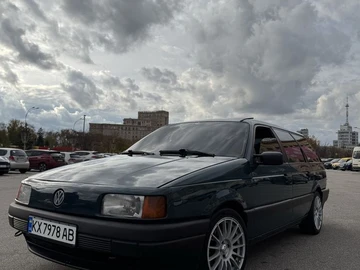 Авто Volkswagen Passat Variant 1990 № 8150098