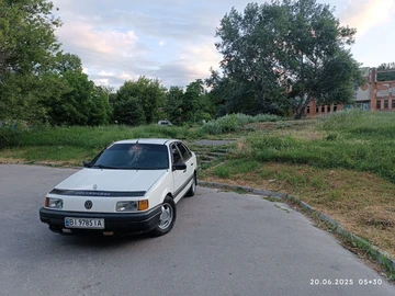 Авто Volkswagen Passat Sedan 1988 № 8151073