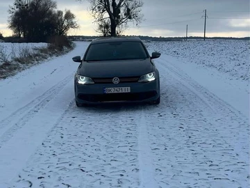 Авто Volkswagen Jetta 2010 № 8152132