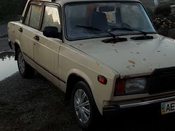 Авто ВАЗ 2107 1996 № 8153570