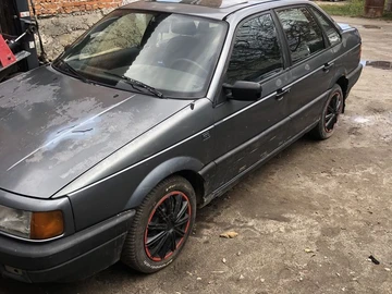 Авто Volkswagen Passat Sedan 1989 № 8155022