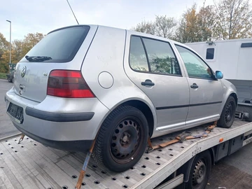 Авто Volkswagen Golf 2001 № 8155916