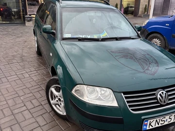 Авто Volkswagen Passat Variant 2002 № 8156235