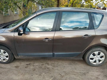 Авто Renault 4 2009 № 8157395