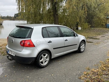 Авто Volkswagen Golf 2004 № 8159060