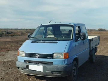 Авто Volkswagen Transporter 2000 № 8159114