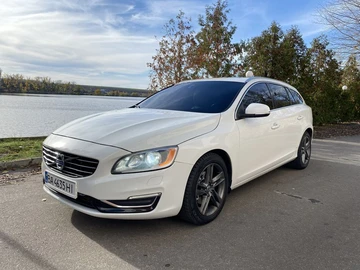 Авто Volvo V60 2015 № 8160017