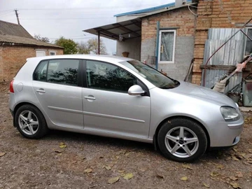 Авто Volkswagen Golf 2004 № 8161557
