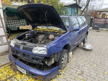Авто Volkswagen Golf 1999 № 8165897