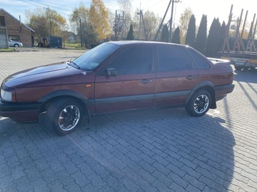 Авто Volkswagen Passat Sedan 1993 № 8165928