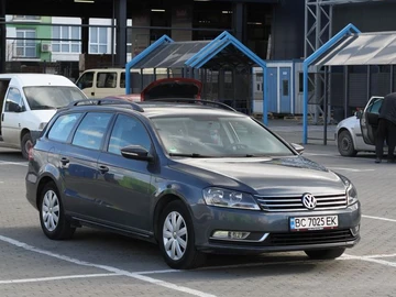 Авто Volkswagen Passat Variant 2011 № 8166935