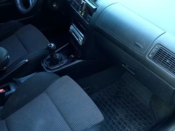 Авто Volkswagen Golf 2000 № 8167027