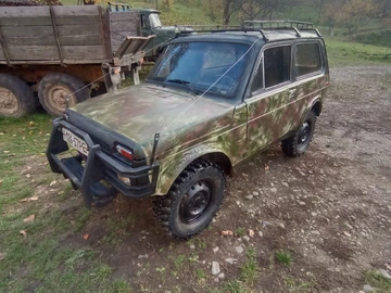 Авто ВАЗ 2121 1989 № 8171512