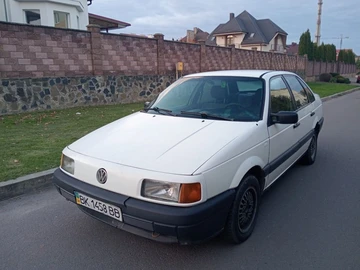 Авто Volkswagen Passat Sedan 1988 № 8172586