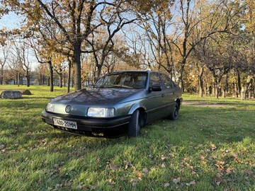 Авто Volkswagen Passat Sedan 1990 № 8173616