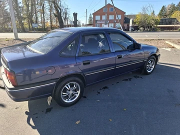 Авто Opel Vectra 1995 № 8175147