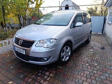 Авто Volkswagen Touran 2009 № 8175306